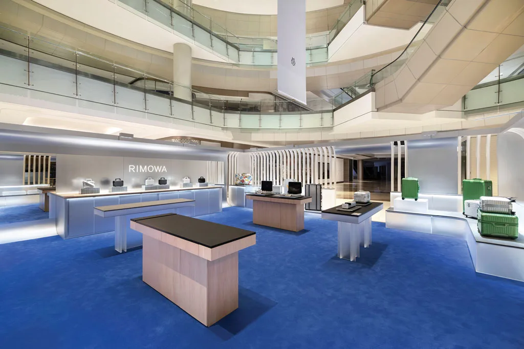 L'interno del Temporary pop-up Rimowa a Shenzhen