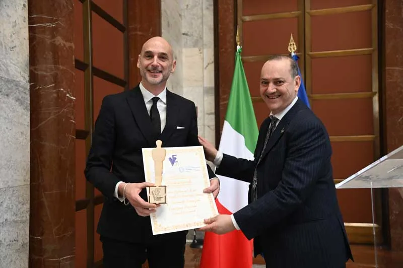VETRINA-INTERNAZIONALE-ERMANNO-SCERVINO-E-VISUAL-LEONARDO-LORENZINI Leonardo Lorenzini