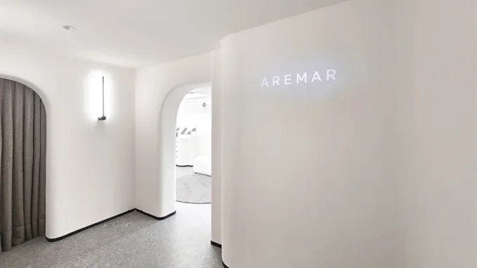 Progettare un showroom di gioielli con identità visiva forte e moderna