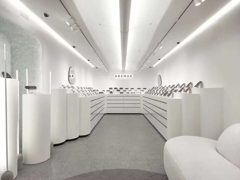 View of the Aremar Showroom: an example of how to design a jewelry showroom with custom displays, curved lines, and integrated lighting.