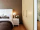 Quando si progetta la camera da letto, oltre alla scelta della soluzione su cui dormire e del materasso migliore bisogna pensare a come riporre i capi d’abbigliamento. C’è chi sogna la cabina e chi invece punta su armadi di design