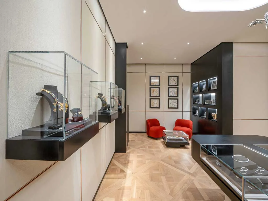 Spazio VIP nella gioielleria di lusso Giovanni Raspini a Shanghai con arredi su misura ed esposizione di collezioni esclusive