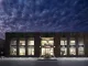 The Oasis Kuwait City – Facciata principale dell'hub di design progettato da Flaviano Capriotti Architetti per Nasco Group. Edificio con ampie vetrate, dettagli in pietra lavica smaltata verde e flagship store di Poliform, Nespresso e altri brand di lusso