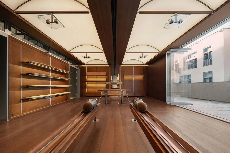 flagship-store-masonprince-a-shenzhen-Bowling-Office-Track_900x600 Secondo piano del flagship store Masonprince a Shenzhen con pista da bowling rivisitata e arredi in stile ufficio rétro