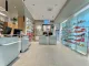 Interno moderno realizzato con il format Farmonia per il rinnovo chiavi in mano farmacia
