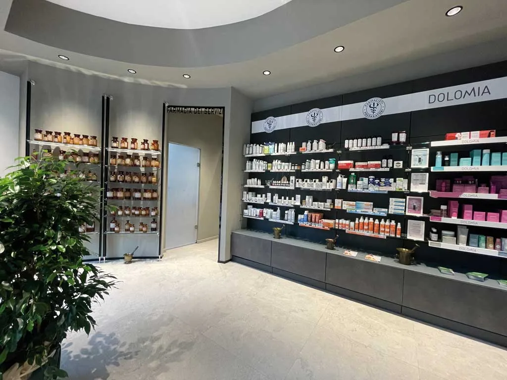 Retail design and display system developed through Farmonia format for pharmacies