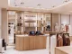Interni flagship store Falconeri a Milano con arredi in rovere naturale