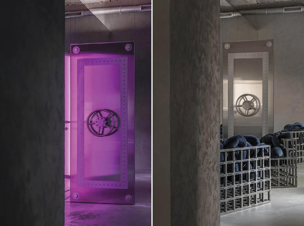 Ingresso all’area camerini del concept store Storage X Domaine 17 a Kiev, con porte blindate scenografiche e arredi industriali.
