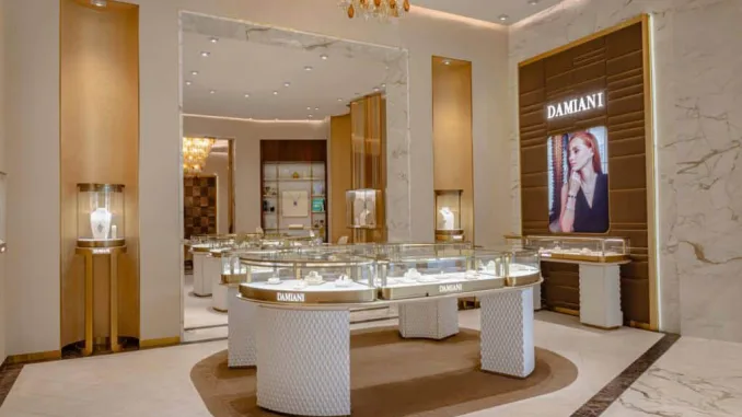 Interni Boutique Damiani a Riad con arredi arrotondati e design italiano