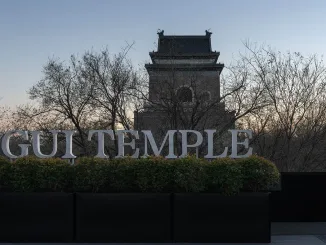 Terrazza del ristorante GUI TEMPLE a Pechino con vista sulla Torre del Tamburo