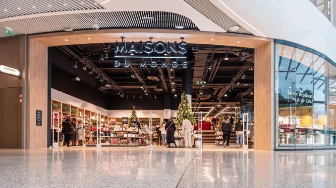 : Ingresso del nuovo concept store Maisons du Monde ad Arese nel centro commerciale Il Centro