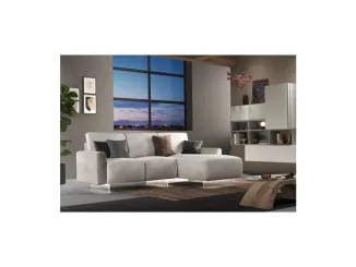 Soggiorno moderno con divano e illuminazione naturale, esempio di comfort domestico e nuove tecnologie