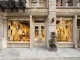Facciata del flagship store Antonio Marras a New York con vetrine artistiche e ingresso su edificio storico a Soho