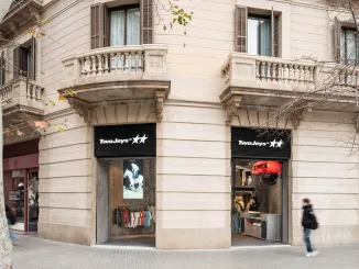 Esterno del flagship store TwoJeys a Barcellona in Rambla Catalunya