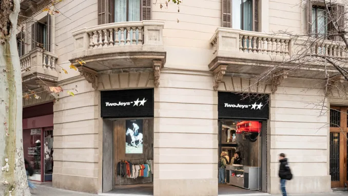 Esterno del flagship store TwoJeys a Barcellona in Rambla Catalunya