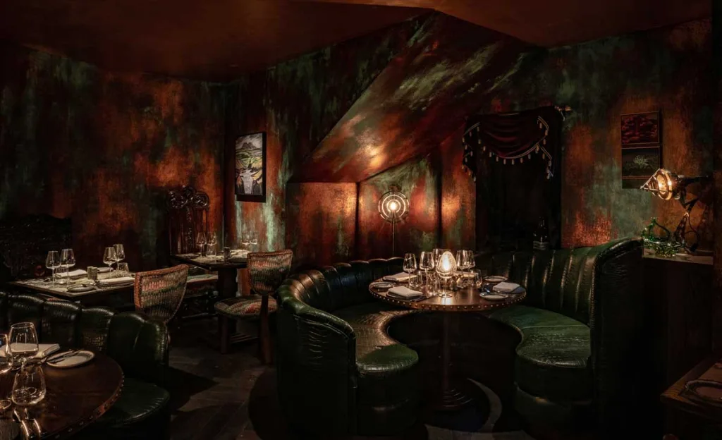 Ardbeg House Islay: sala del ristorante con atmosfere intime e design Russell Sage