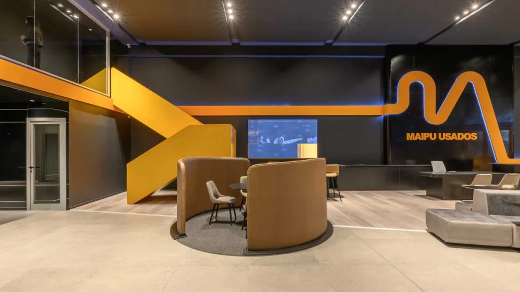 Interior view Mundo Maipú Córdoba Argentina branch with staircase