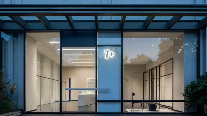 Facciata del concept store 7+ Select Shop – Glimmering Bay a Zhengzhou progettato da say architects