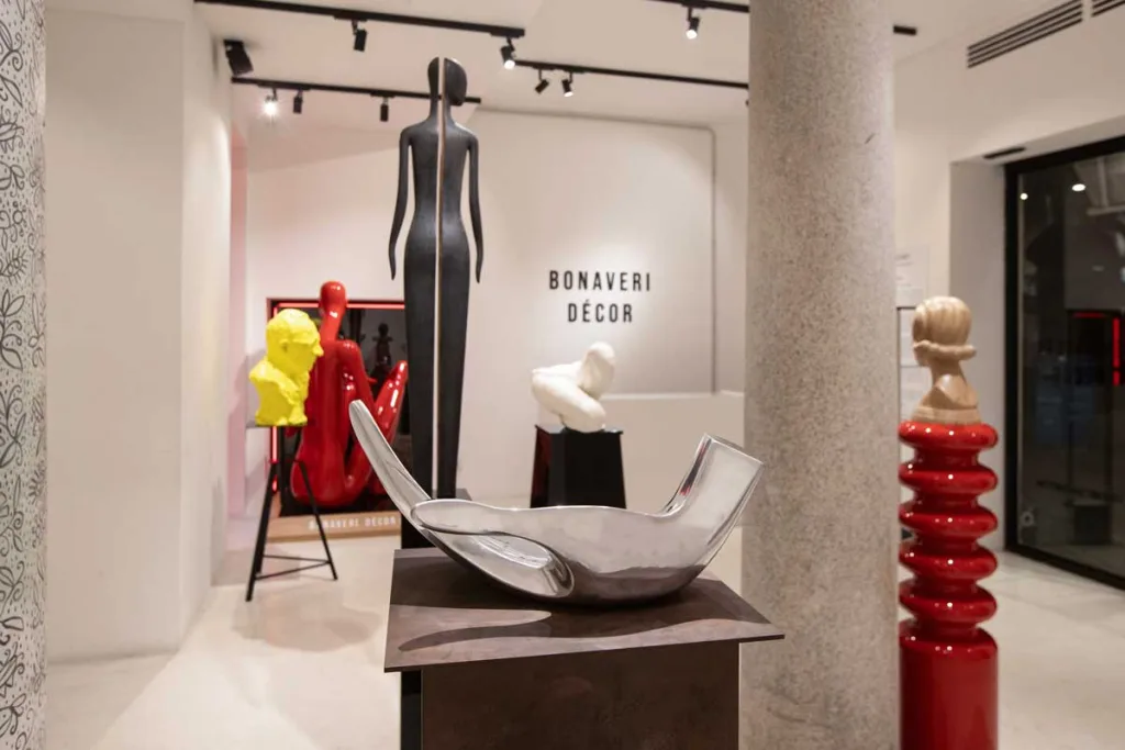 Allestimento Bonaveri Décor in 10 Corso Como Milano ispirato all’anatomia umana e al design