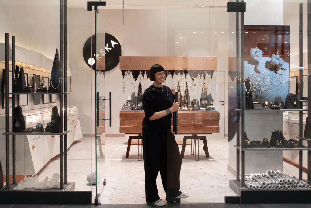Display windows of the ORSKA jewellery store in Katowice designed by mode:lina™