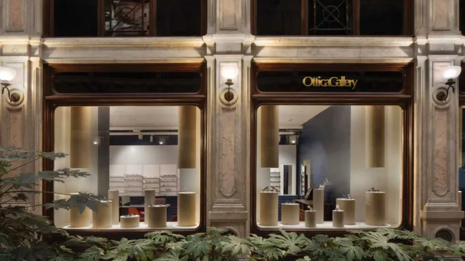 Vetrine Ottica Gallery Torino con illuminazione progettata da Rimani