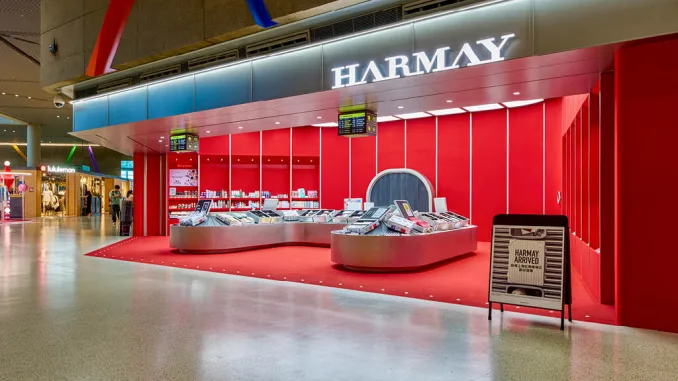 facciata del negozio HARMAY all’aeroporto Hongqiao di Shanghai, progettato da AIM Architecture