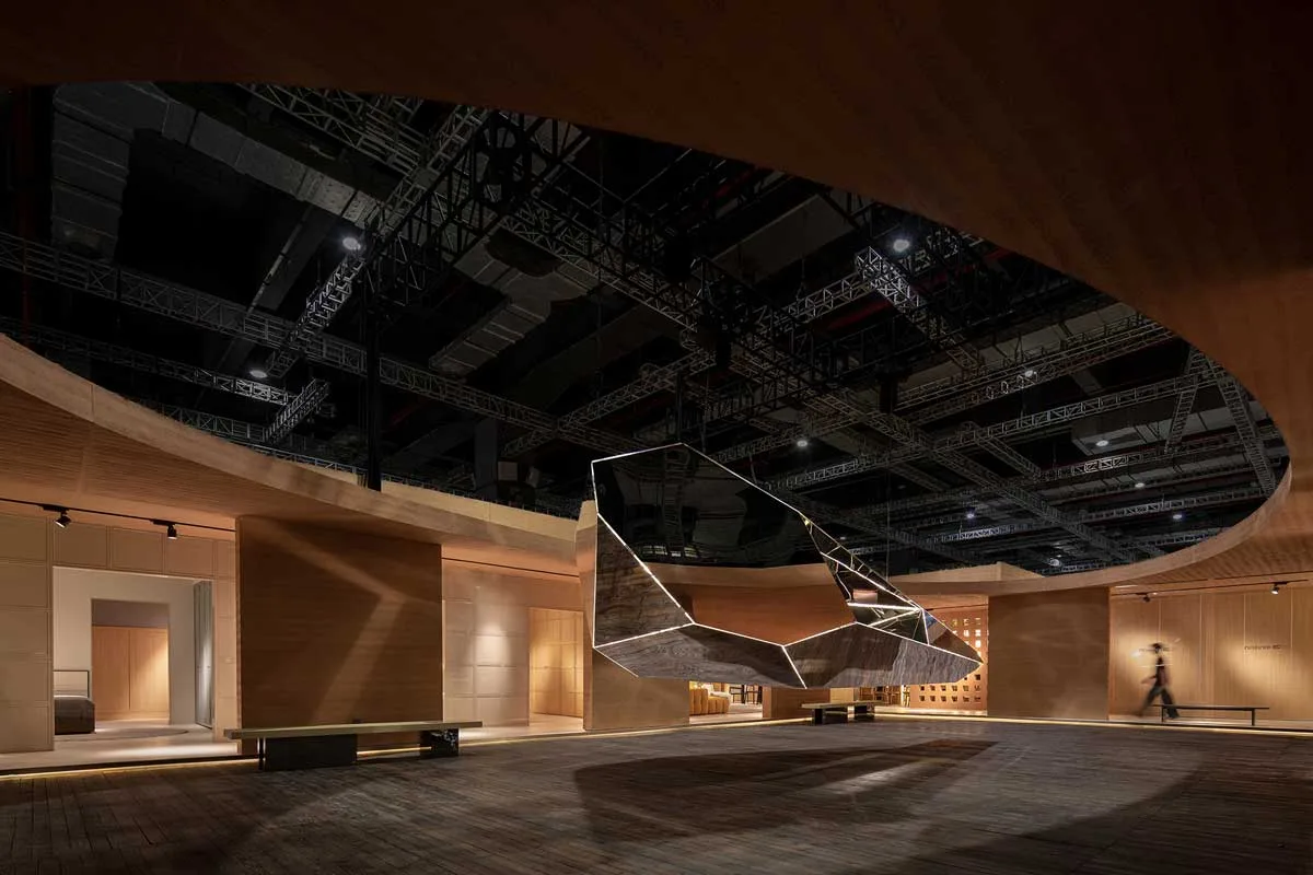 Reflective Moodcraft installation by Ma Yansong for HC28 maison, suspended at the center of the exhibition space
