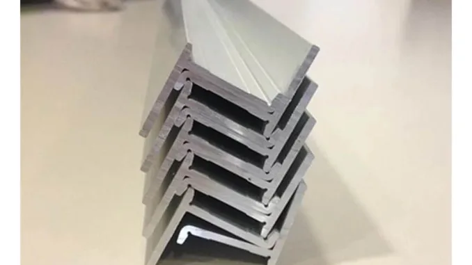 Profili in alluminio per arredamento moderno ed eco-sostenibile per negozi e spazi retail