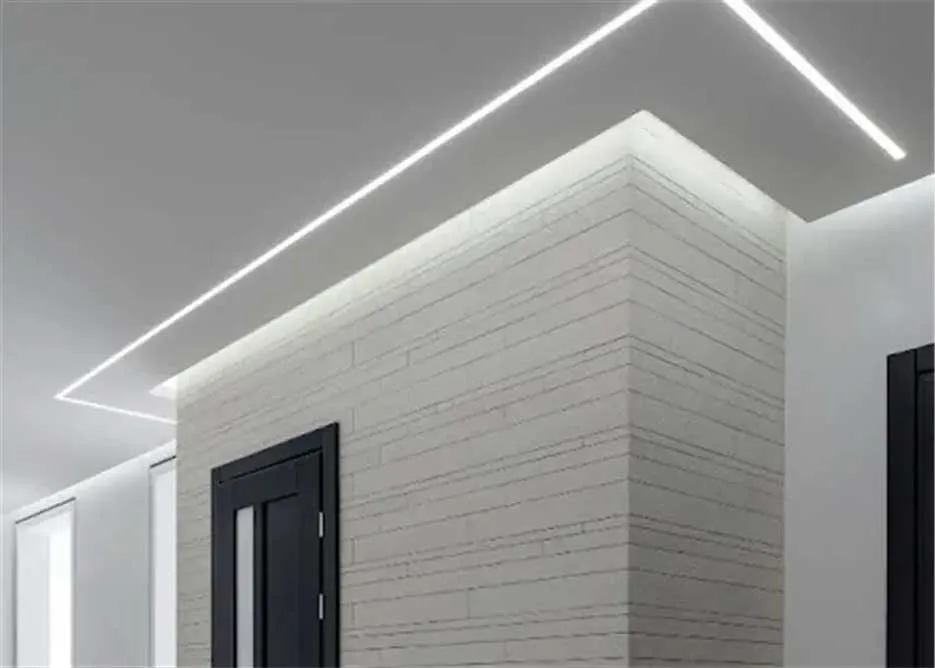 Profili in alluminio per illuminazione integrata, ideali per soluzioni moderne ed eco-sostenibili in negozi e spazi retail