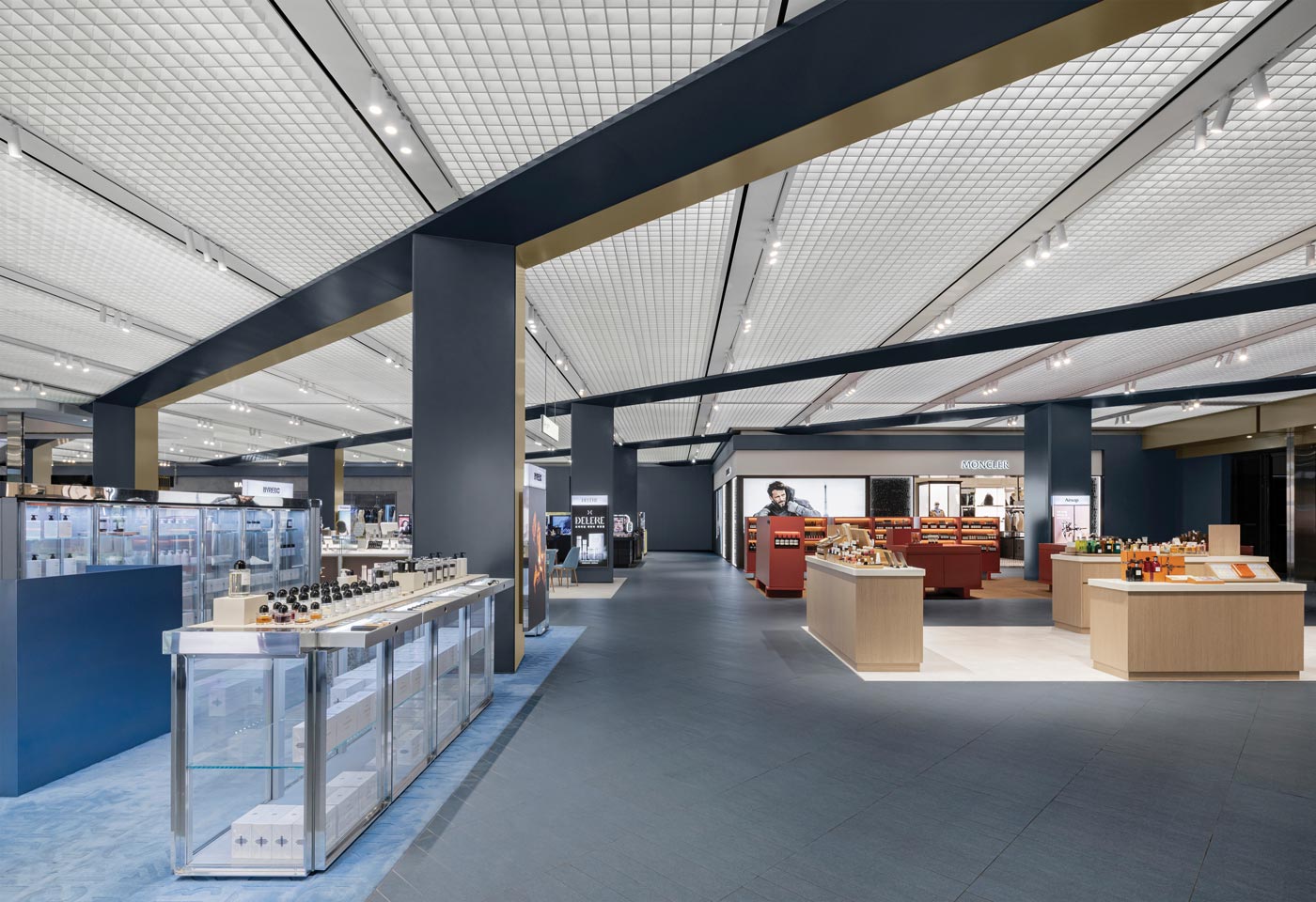 Central pathway of the Hyundai Jungdong beauty floor with sculptural columns
