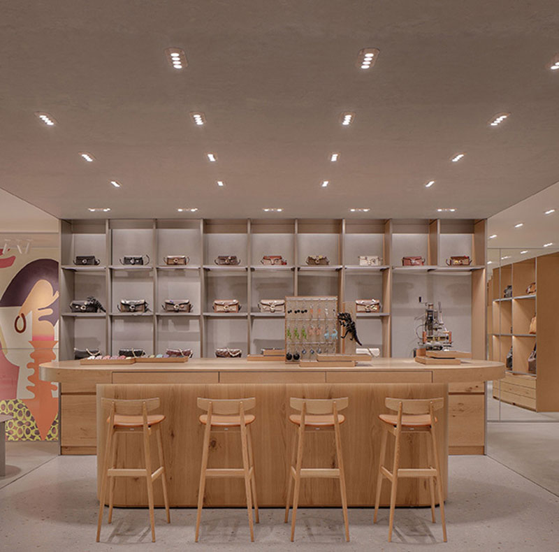 Craftsmanship Bar con banco ovale in legno per personalizzazione prodotti