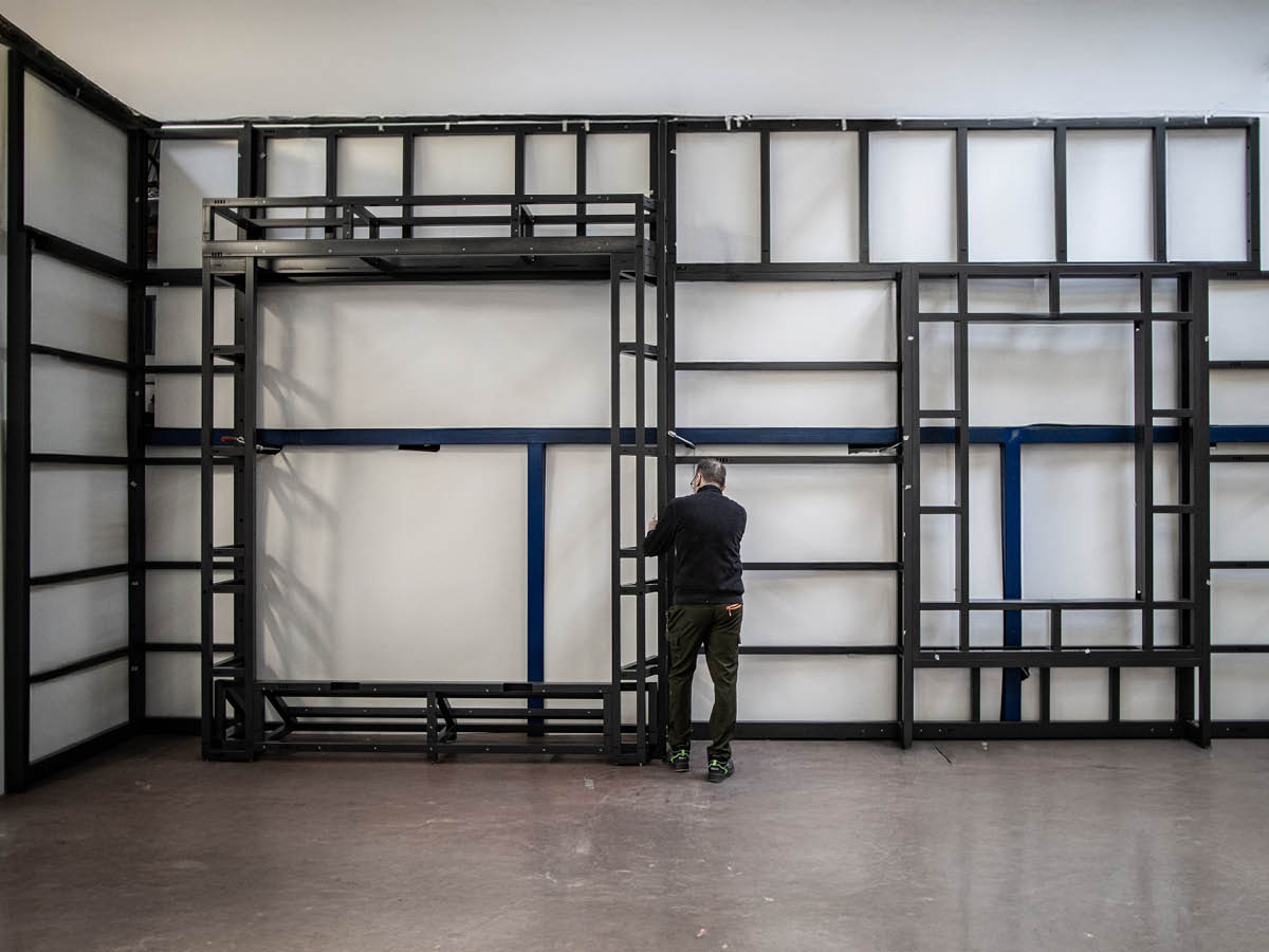 L-shaped and Z-shaped metal profiles for custom retail furniture structures