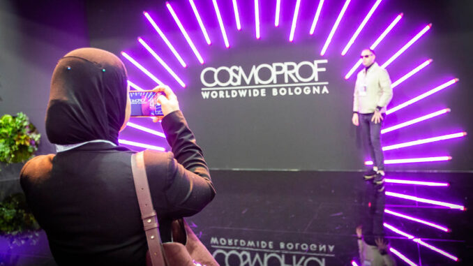 cosmoprof bologna installazione luminosa experience branding