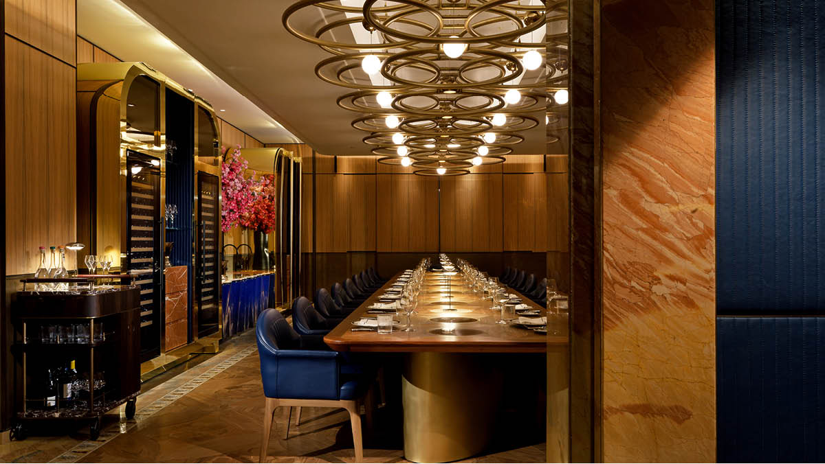 Detail of the clover fountain and atmospheric lighting at Sammarco restaurant