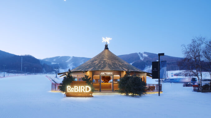 Arc'teryx Alpine Touring Experience Space lago Songhua struttura esterna neve ReBIRD sostenibilità retail outdoor