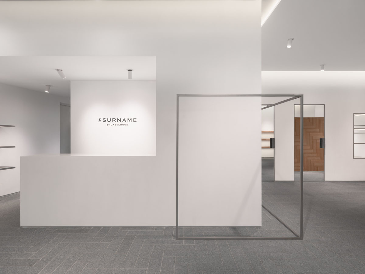 Interior pathway with folded corridor and granite surfaces in the fashion retail environment