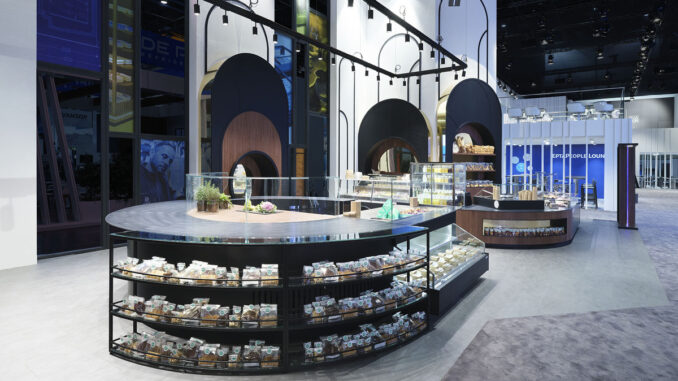 banco refrigerato curvo con esposizione food ready-to-eat e layout retail premium EptaConcept