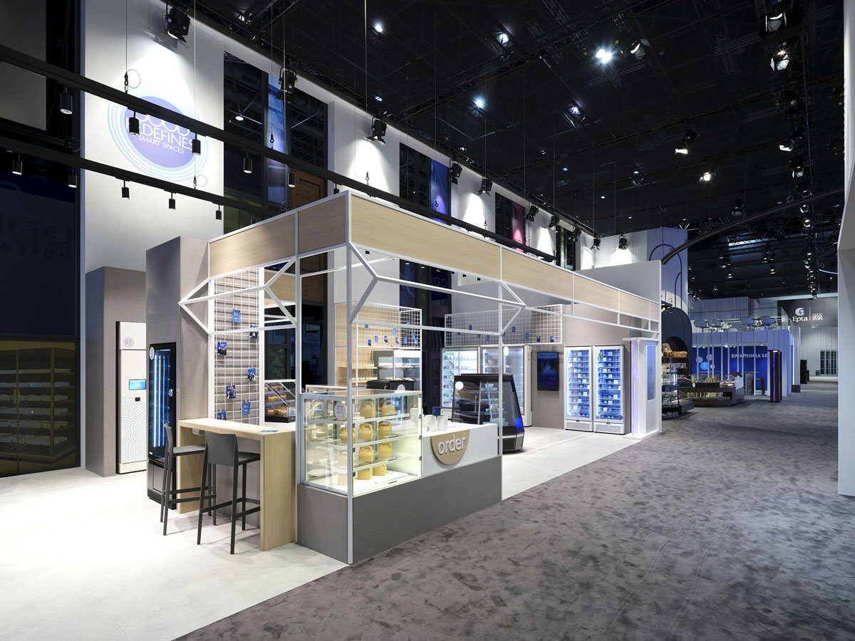 modulo convenience store con layout compatto, banchi refrigerati e frigoriferi verticali EptaConcept