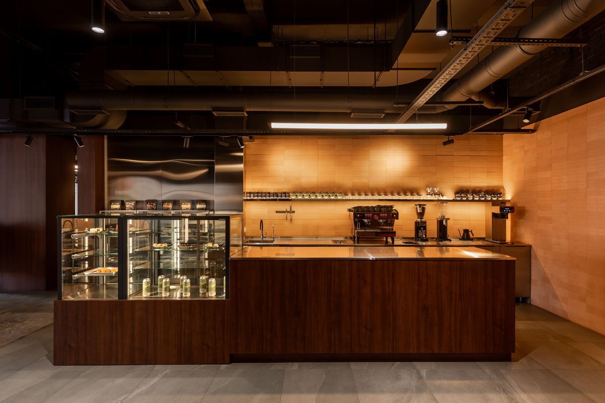 social space at hub.4308 in Kyiv with wood surfaces and warm lighting