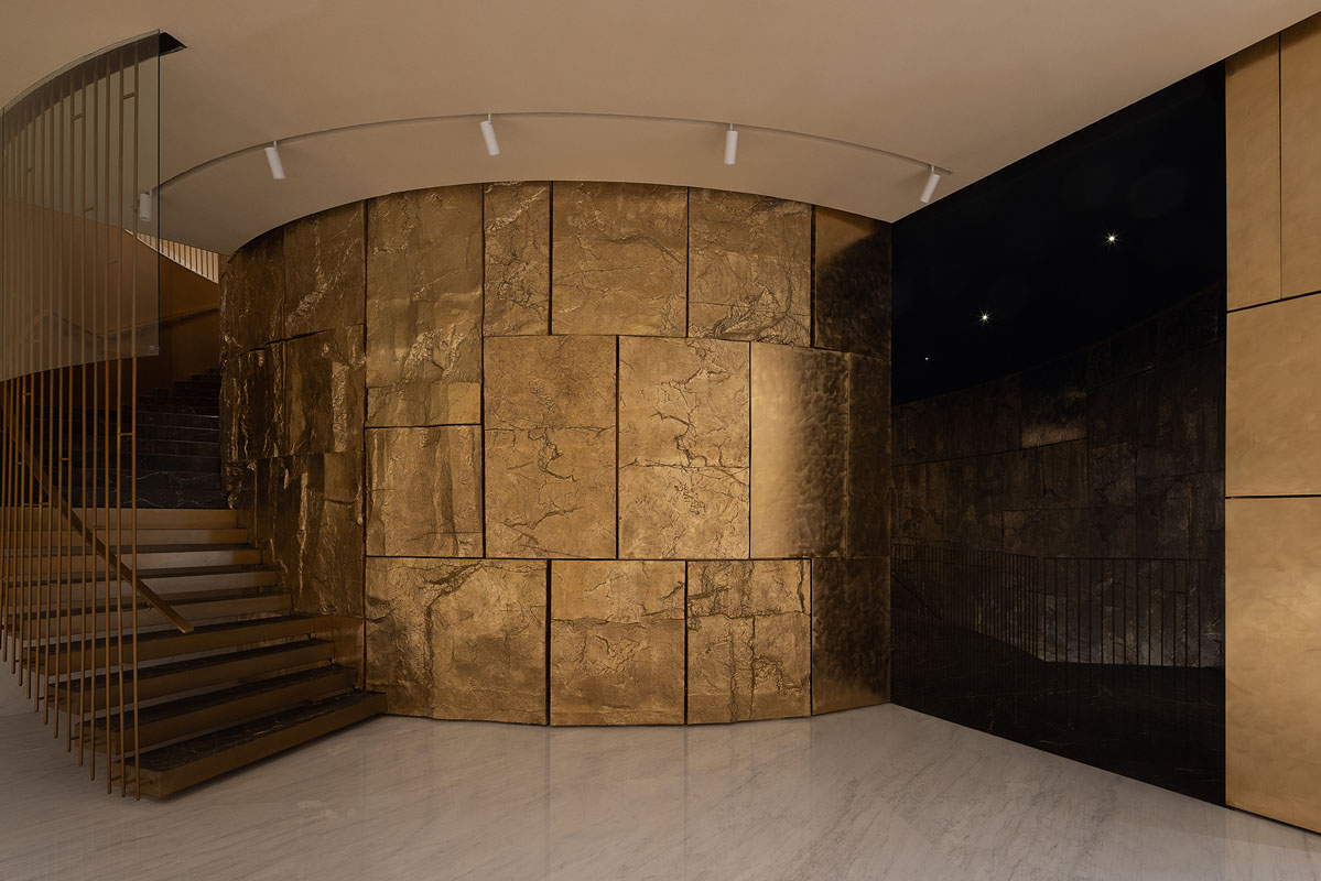 Immersive retail area with textured walls and museum-inspired lighting designed by llLab
