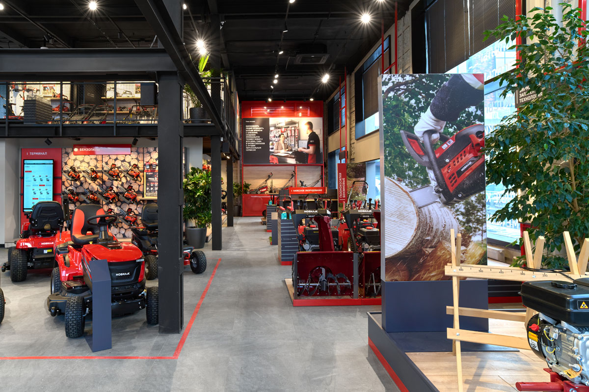 Area ingresso MobilK Store con trattorini esposti