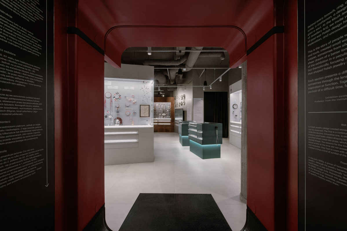 MoJA Jewelry Museum in Poznań with exhibition path and red K67 installation