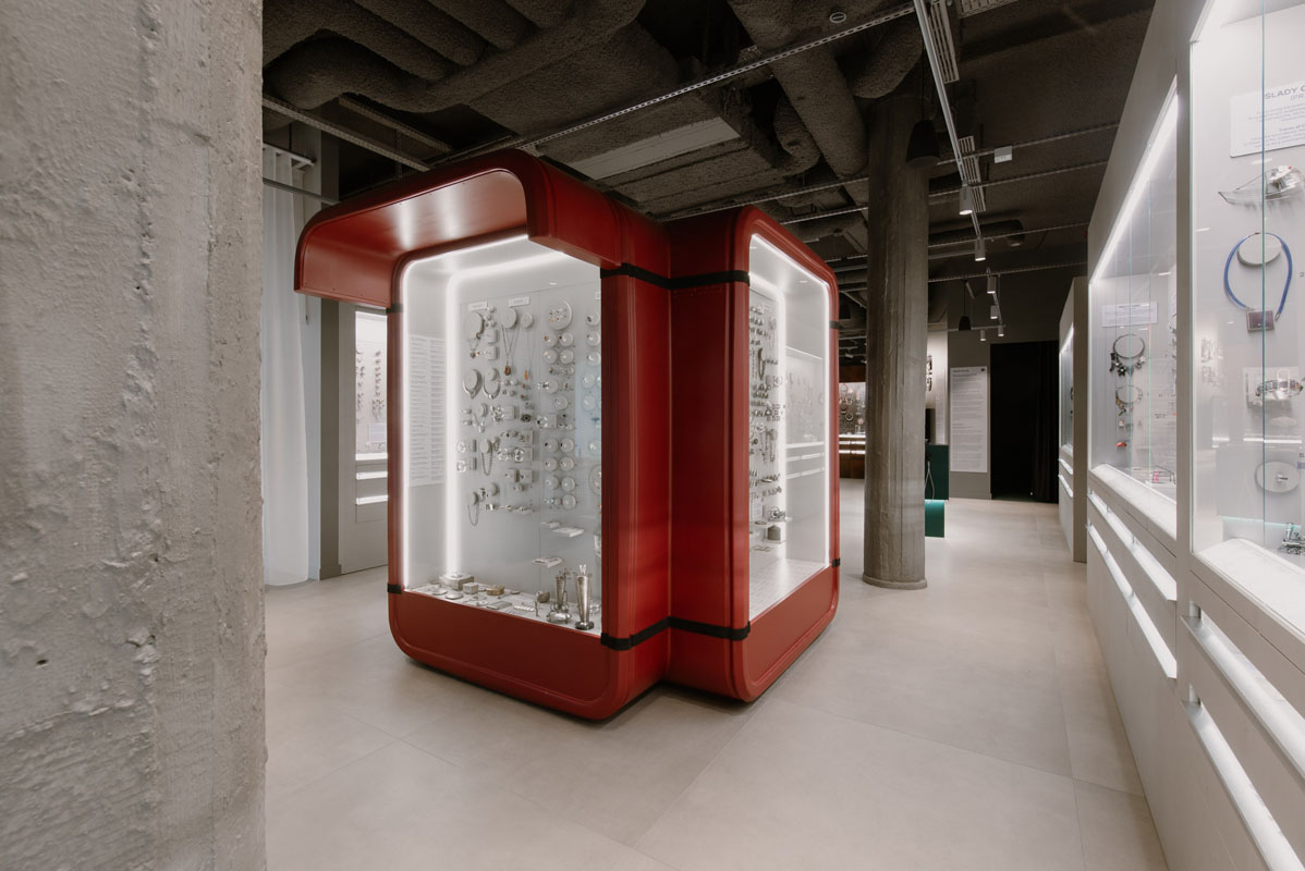 Red K67 exhibition volume at the MoJA Jewelry Museum designed by mode:lina™ architects