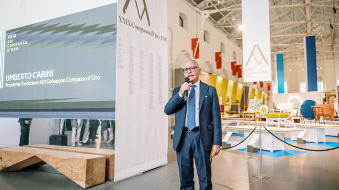 Umberto Cabini interviene alla cerimonia del XXIX Compasso d’Oro ADI all’ADI Design Museum di Milano durante la presentazione dei progetti premiati del design italiano contemporaneo.