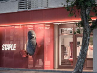 flagship store STAPLE a Shanghai con facciata rossa perforata e scultura del piccione simbolo del brand