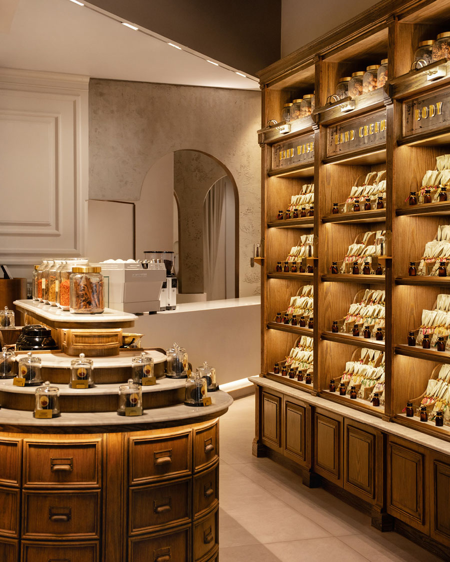 Karmakamet Living Lounge with wooden furnishings, coffee counter and illuminated display systems