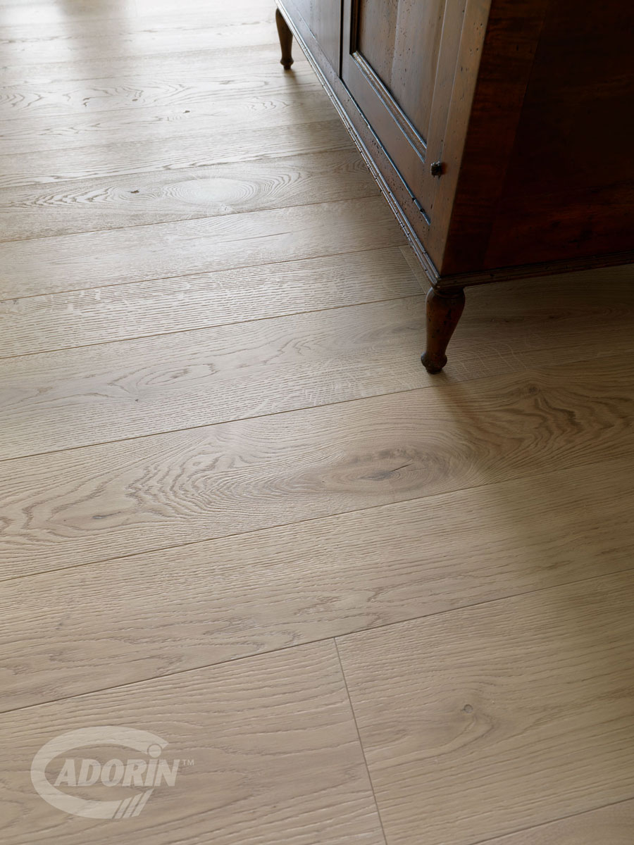 Parquet Cadorin in rovere chiaro con doghe di grandi dimensioni