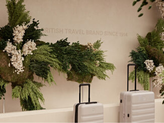 Valigie Antler tra installazioni botaniche nel flagship store di Regent Street a Londra