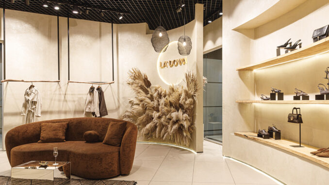 Boutique La Donna a Ust-Kamenogorsk con lounge e sistemi espositivi integrati