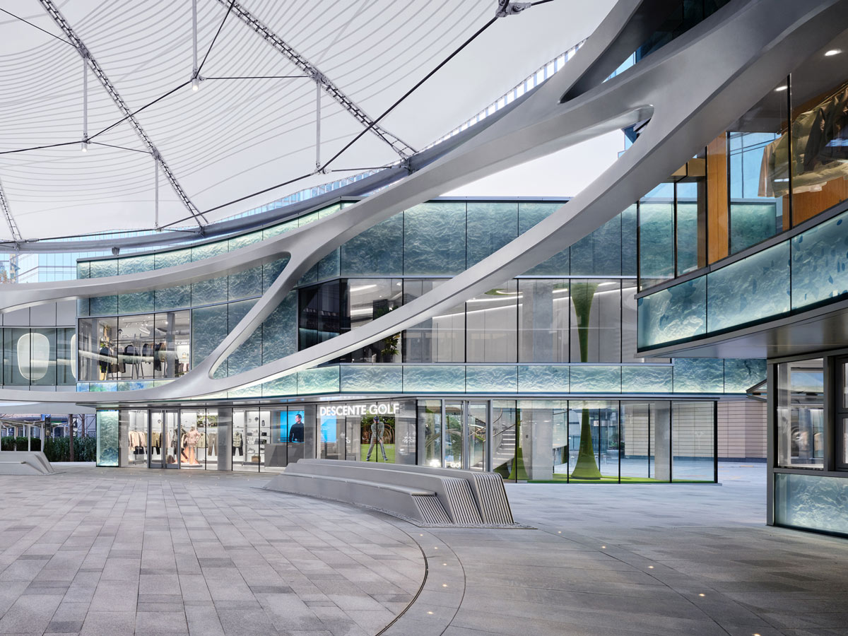 Central plaza of the DESCENTE flagship store in Beijing